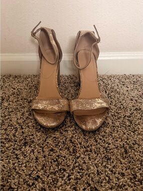 Chic Ankle-Strap Heeled Sandals in Metallic Champagne
